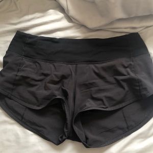 black lululemon shorts